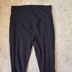 Old Navy Black Maternity Capri Leggings
